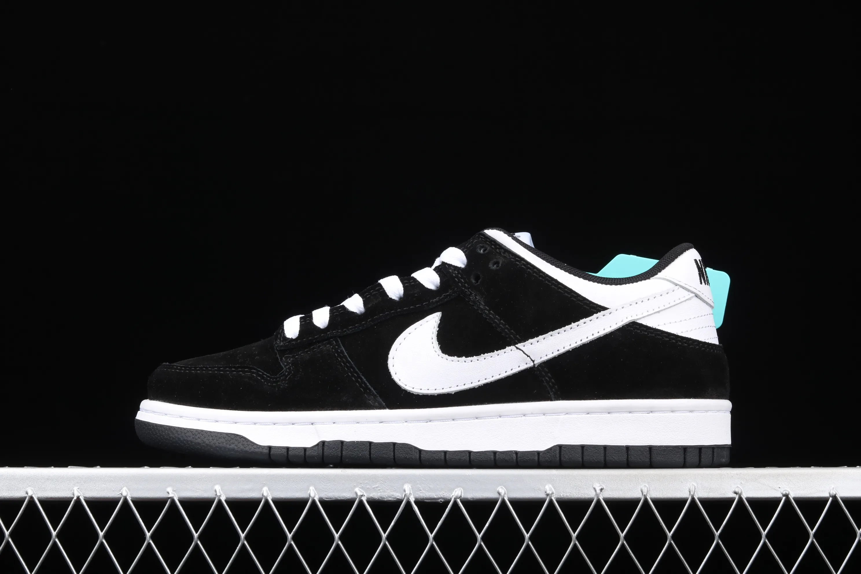 All Categories Nk SB Dunk Series Nk SB Dunk Low Low-top Skateboard Shoes J Version Nk SB Zoom Dunk Low GS "Snow Black and White" Dunk Series Low-top Casual Sports Skateboard Shoes 310569-020